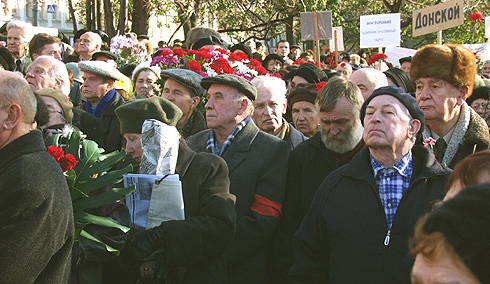 Mourning meeting on the Memorial Day of the Victims  of Political  Repressions by the Solovetsky Stone at Lubyanka square, Moscow, October 30,2003. Photo by Sergei Loktionov.